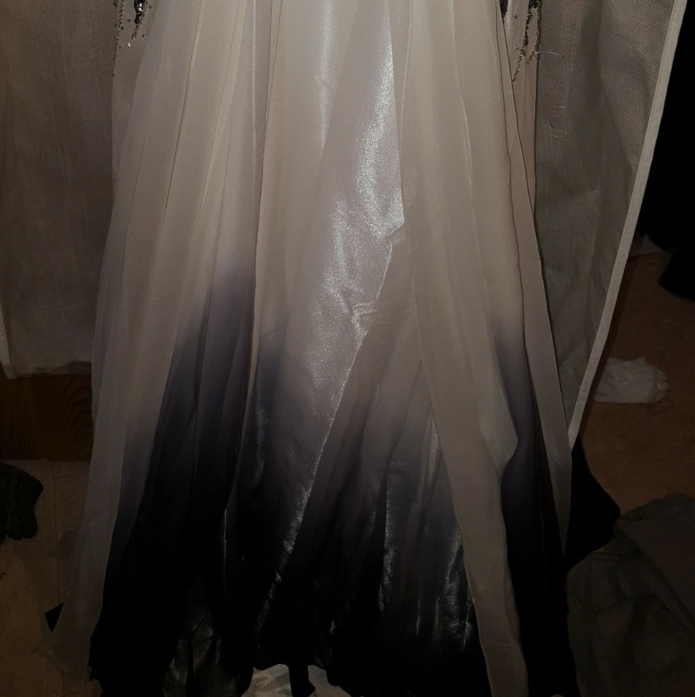 Formal dress size 2 - Picture 2 of 3